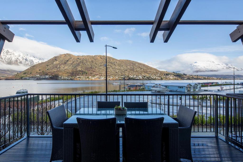 Absolute Lakefront Location - 3 Bedroom Apartment Queenstown Kültér fotó