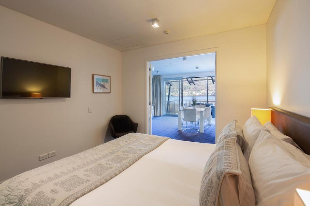 Absolute Lakefront Location - 3 Bedroom Apartment Queenstown Kültér fotó