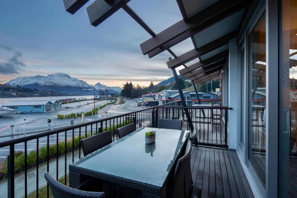 Absolute Lakefront Location - 3 Bedroom Apartment Queenstown Kültér fotó
