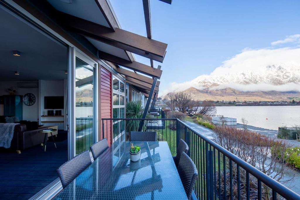 Absolute Lakefront Location - 3 Bedroom Apartment Queenstown Kültér fotó